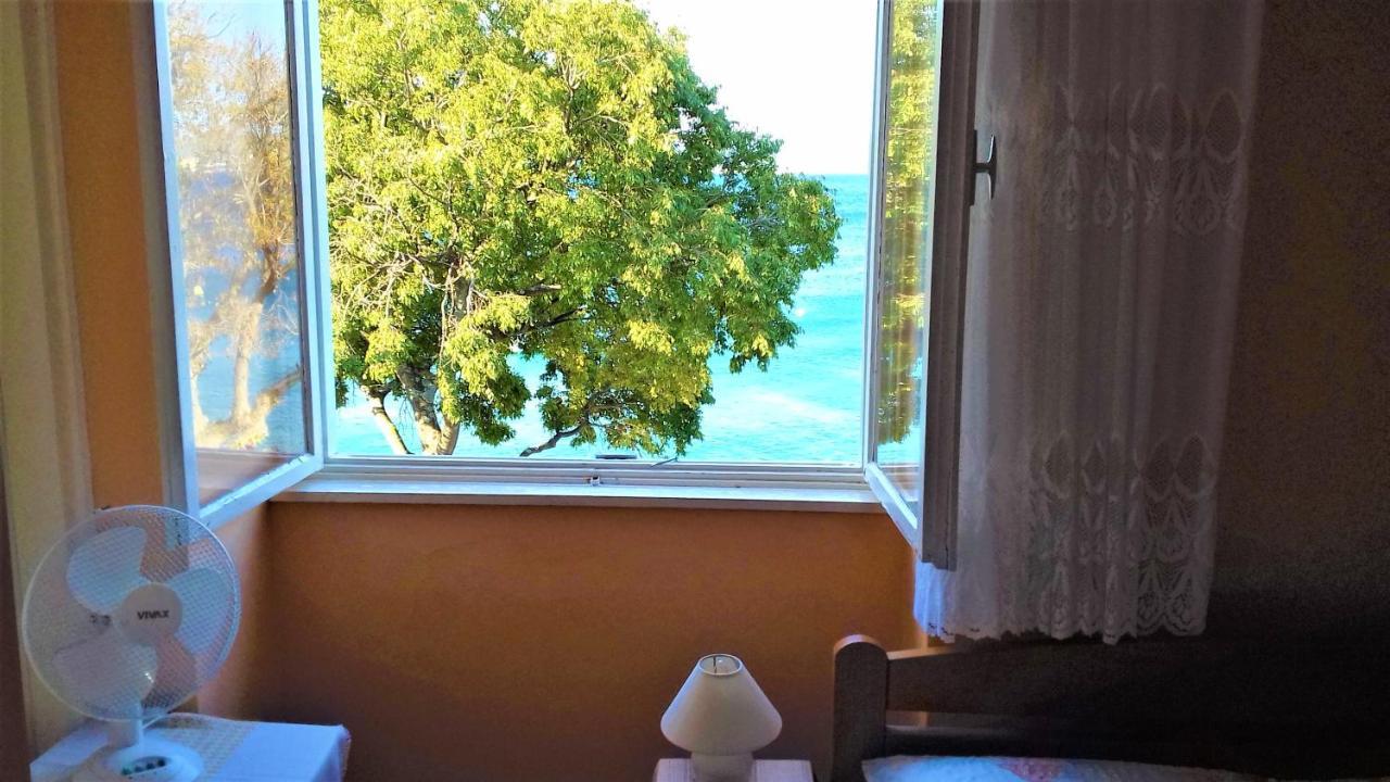 Branko Fabijanic Front Row By The Sea Apartment Selce Bagian luar foto